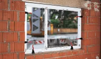Струбцина для установки окон монтаж