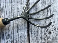 Культиватор с пятью мощными зубцами
