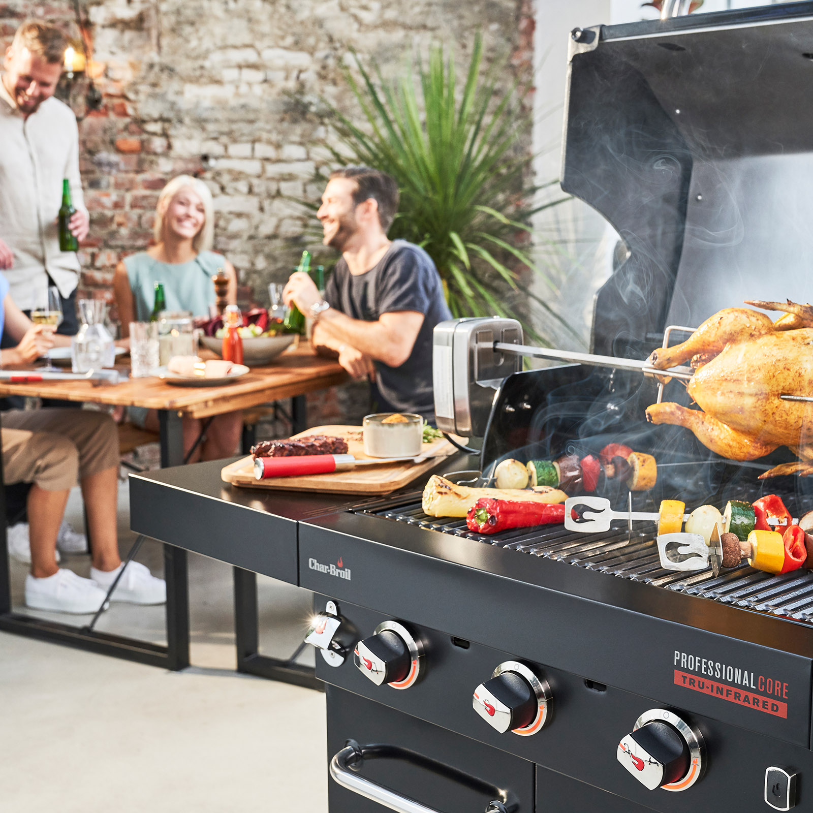 Газовый гриль Char-Broil Professional CORE 3B 4