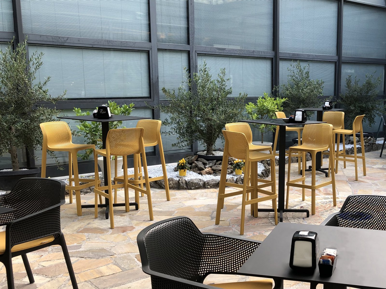 Стул пластиковый барный Net Stool (Горчичный) 3